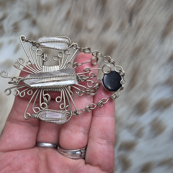 🌙Quartz Wire Wrapped Crystal Brooch - Picture 3 of 4